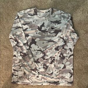 Nike Men's Camouflage Long Sleeve Shirt - Gray